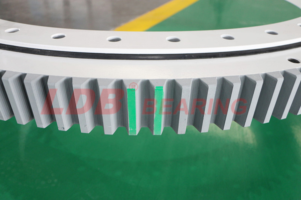 風(fēng)力發(fā)電機(jī)轉(zhuǎn)盤(pán)軸承